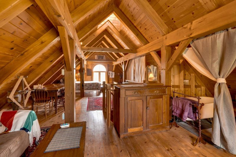 Barn-Loft Airbnb