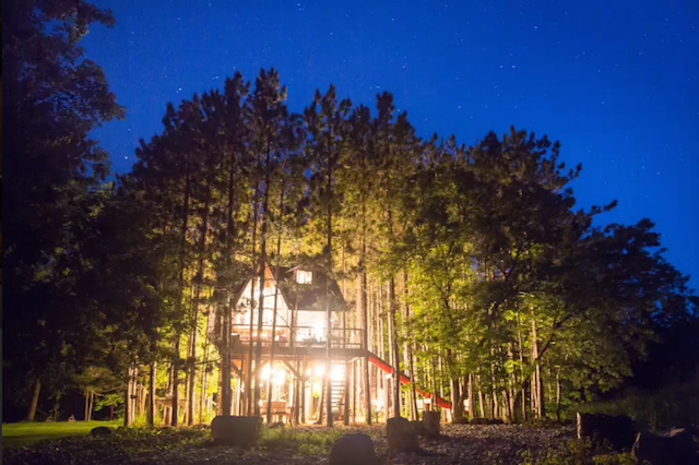 15 Amazing Airbnbs You Can Rent With Your Friends In Ontario