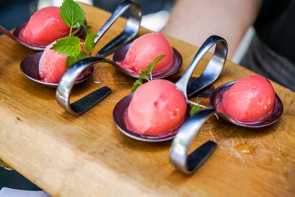 Rosé popsicles - rose picnic