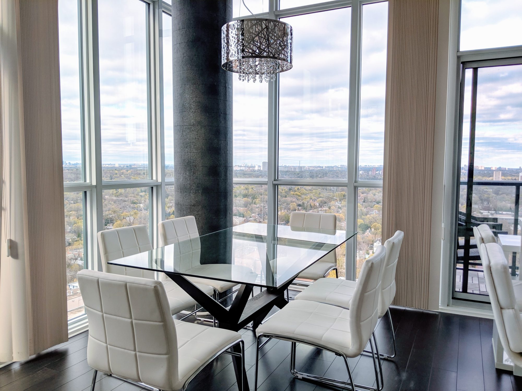 luxury apartment rental toronto