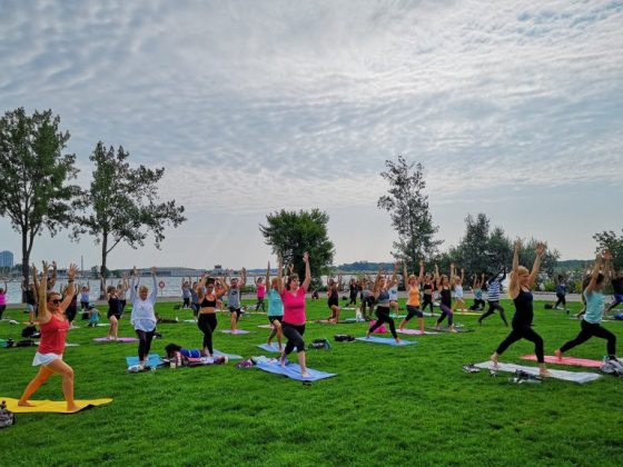 FREE yoga classes in Trillium Park