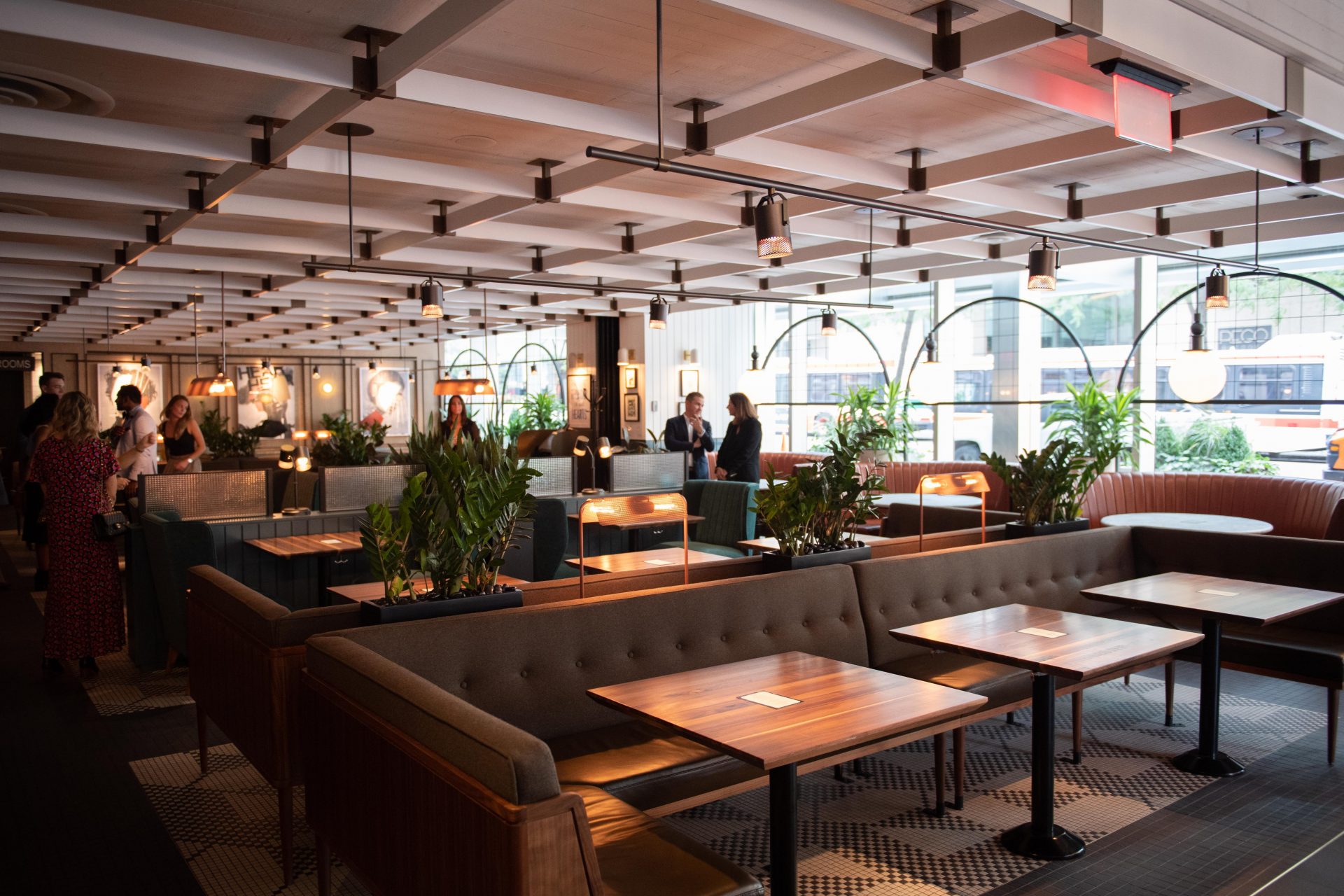 Earls King St. Unveils Newly Designed Dining Room View the VIBE Toronto