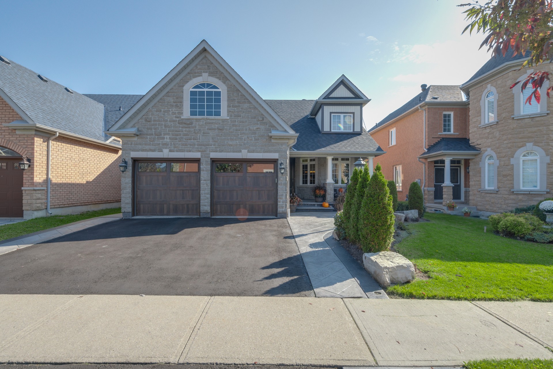 Richmond HIll Home for Sale Upgraded Smart 2 Storey Home on Ravine