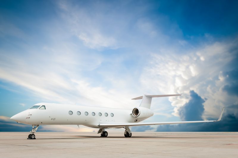 how much does it cost to fly private