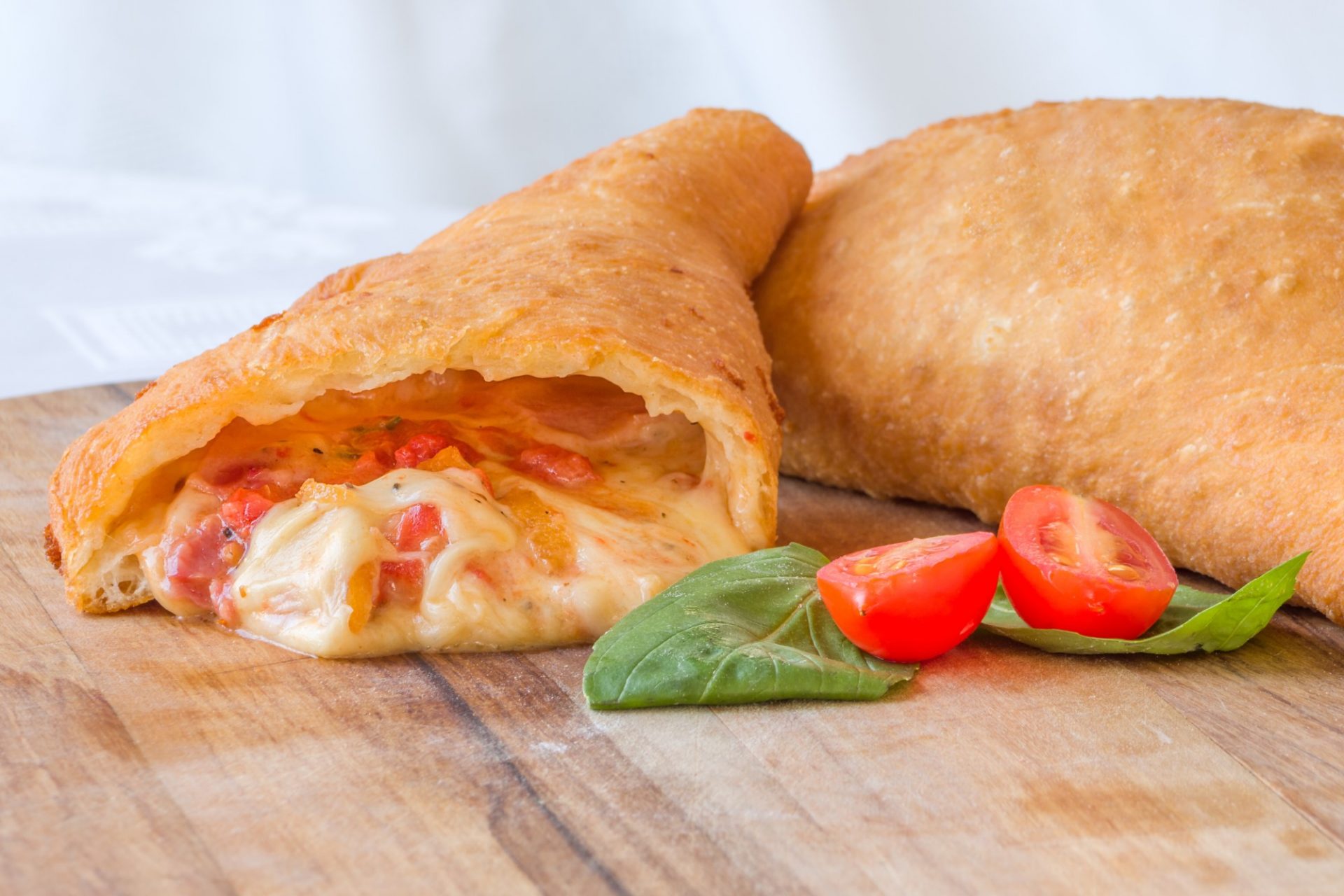 pizza turnover vs calzone