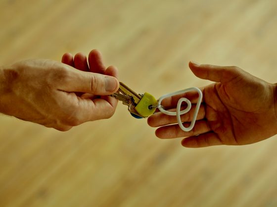 airbnb afghan refugees