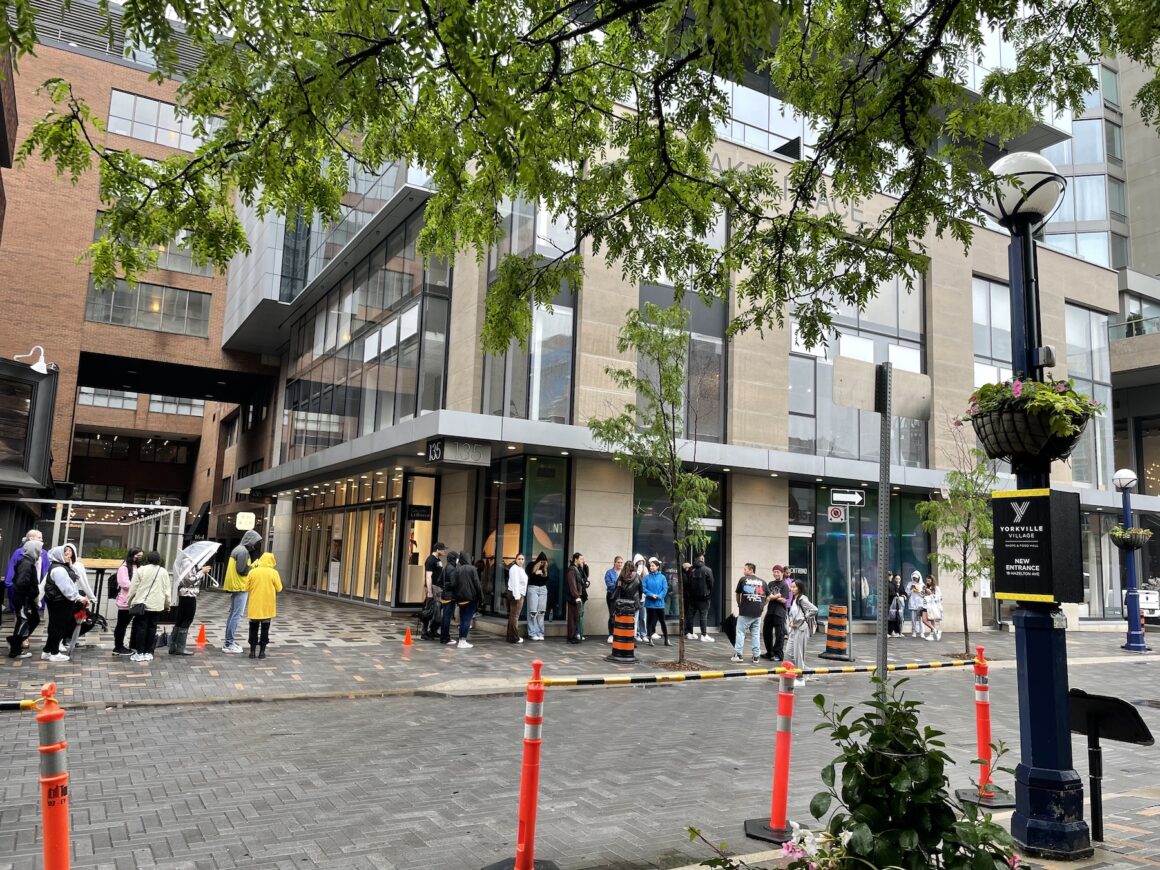 Lineup outside CNTRBND Justin Bieber Justice World Tour Pop-up Toronto Yorkville