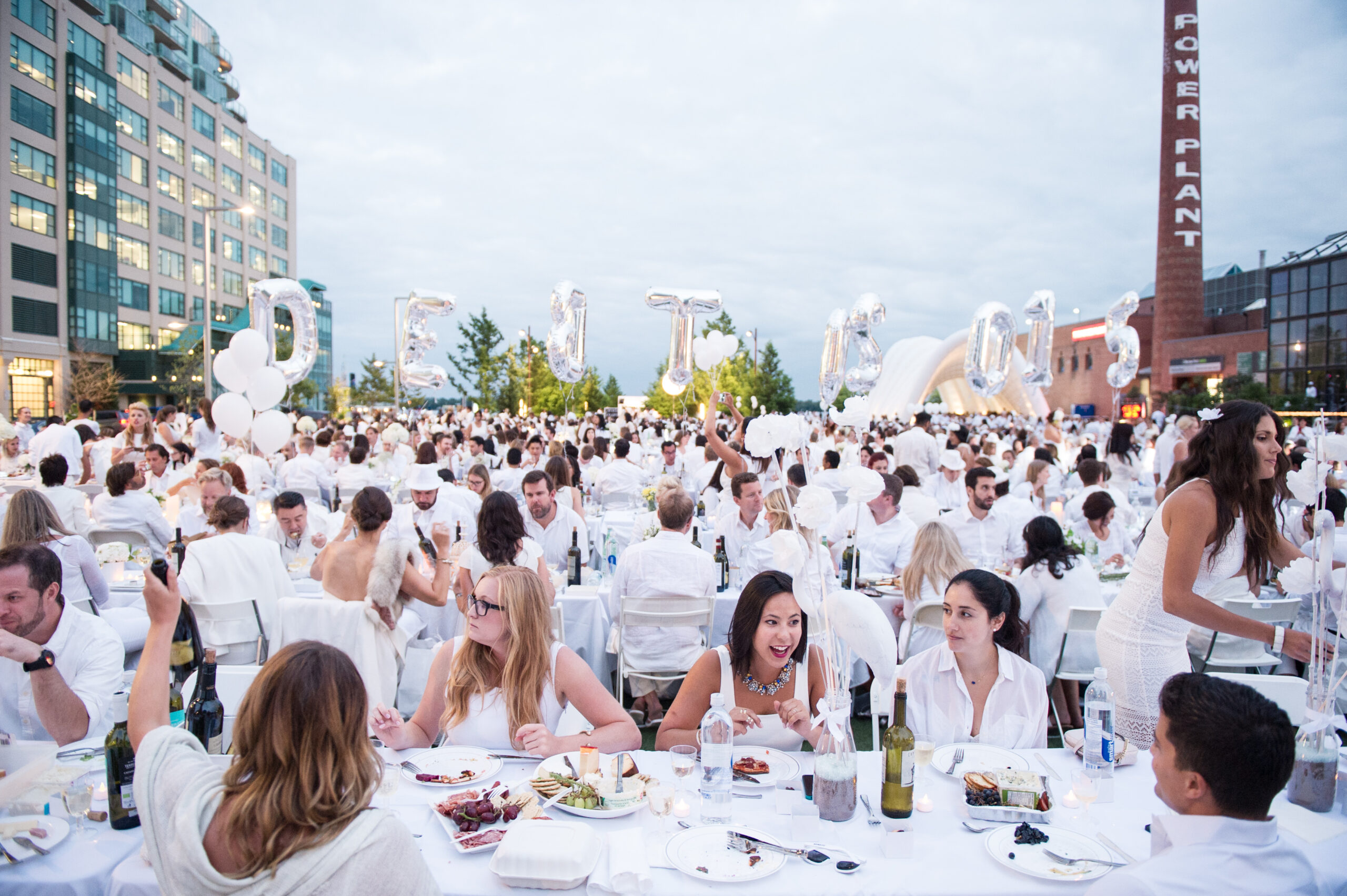 Dîner en Blanc Toronto View the VIBE Toronto