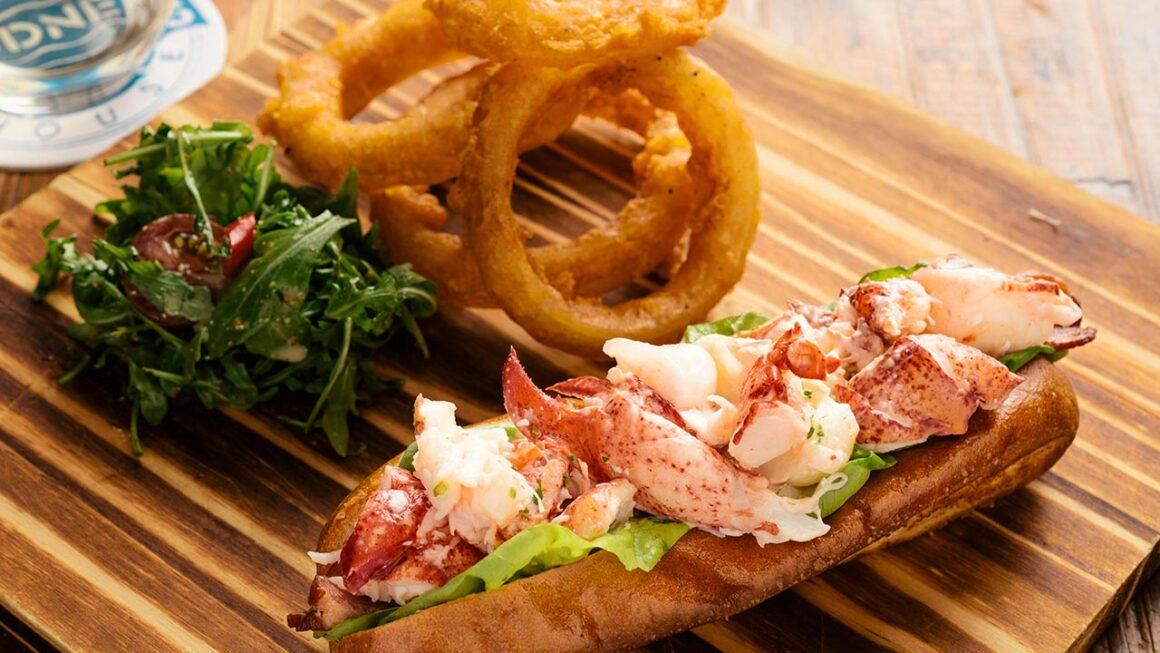 Photo: Courtesy of Zee Grill Seafood Restaurant & Oyster Bar Lobster Roll